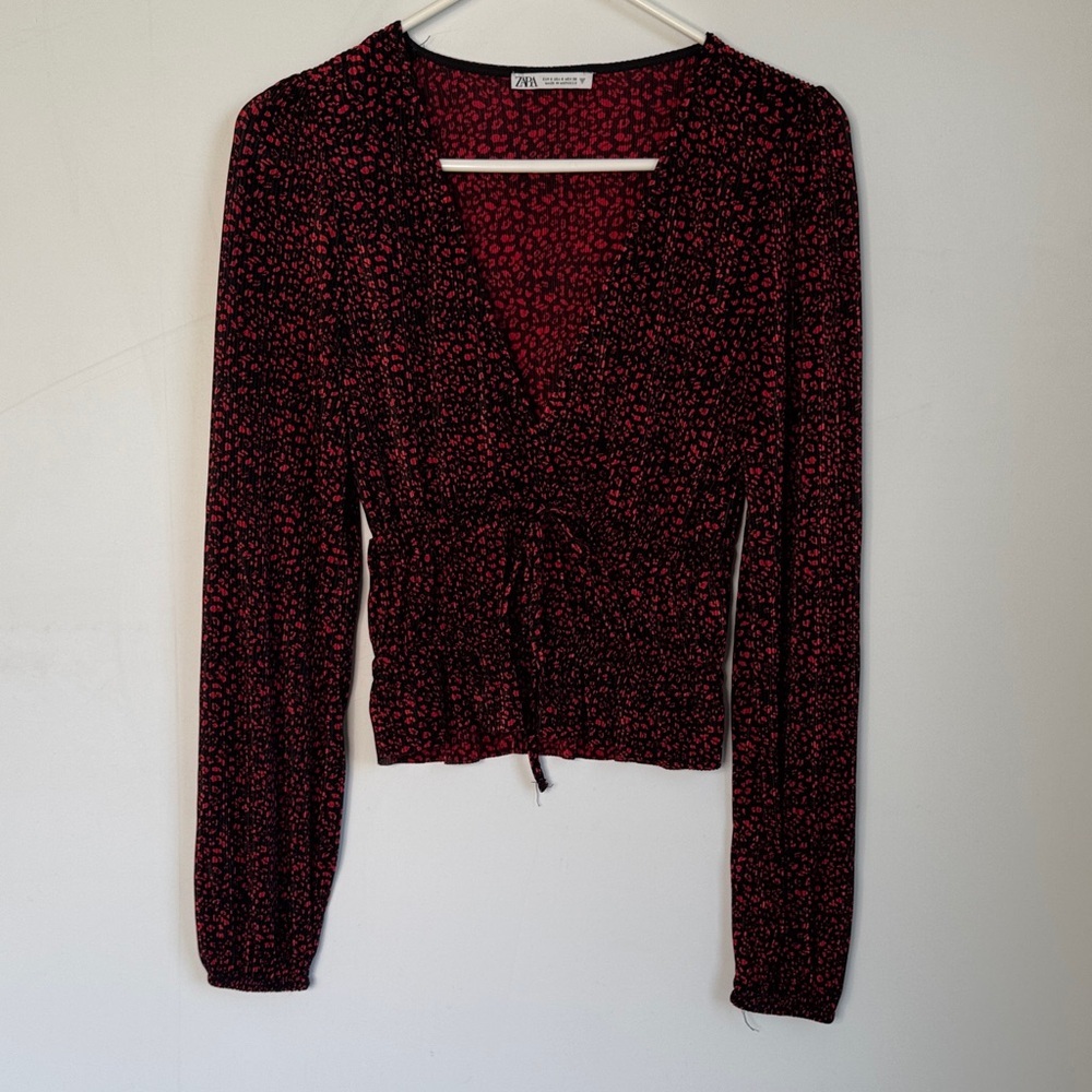 Zara Black and Red Patterned Long Sleeve Crinkle Blouse Size Small